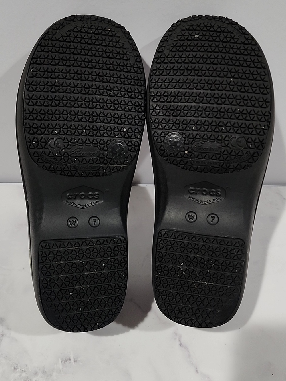 Crocs Comfort Colorful Skull Pattern Clogs - Picture 7 of 9